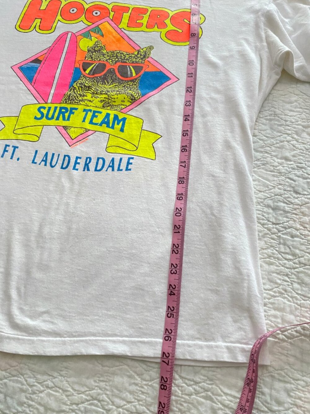 Hooters - Vintage 1989 Ft. Lauderdale Surf Team Graphic T-Shirt - Size XL - Picture 11 of 14
